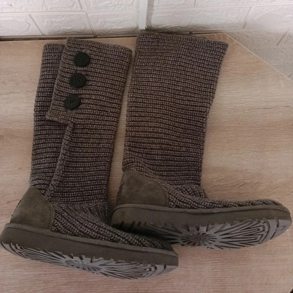 UGG Australia 1016555 Gray Classic Cardy Sweater Knit Triple Button Boots Size 7